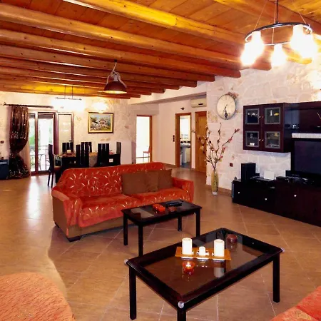 Rouveli With Private Garden And Barbeque Vila