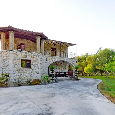 Rouveli With Private Garden And Barbeque Vila Tragaki