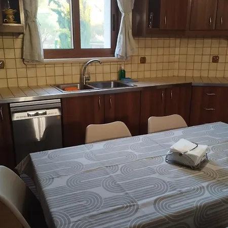 Вилла Rouveli With Private Garden And Barbeque