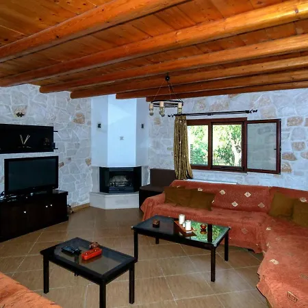 Villa Rouveli With Private Garden And Barbeque